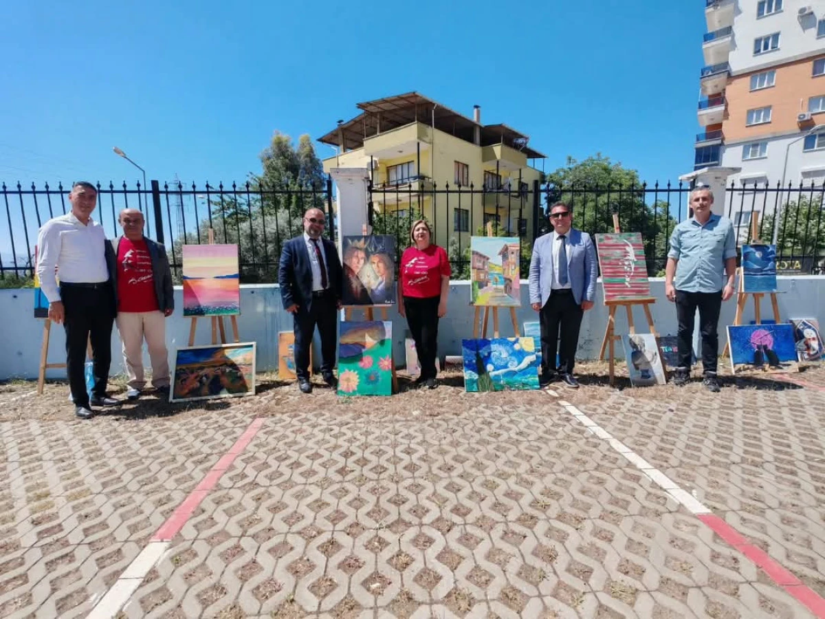Nazilli Menderes Anadolu Lisesi’nde Resim Sergisi ve Gençlik Şöleni Düzenlendi